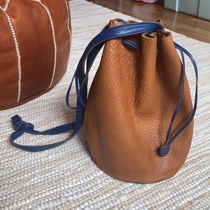 BAGGU Bucket Bag - Drawstring Closure